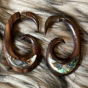 Sale! Gorgeous faux gauge abalone inlay wave earrings